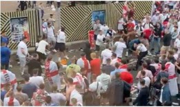 南京球迷爆料事件始末视频,真相大白，激情与争议交织的足球之夜